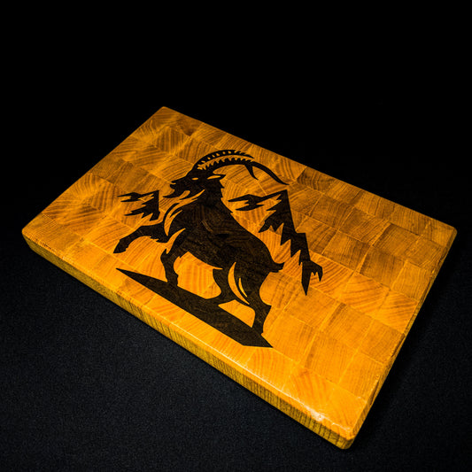 Stirnholz-Küchenbrett mit Steinbock-Einlage