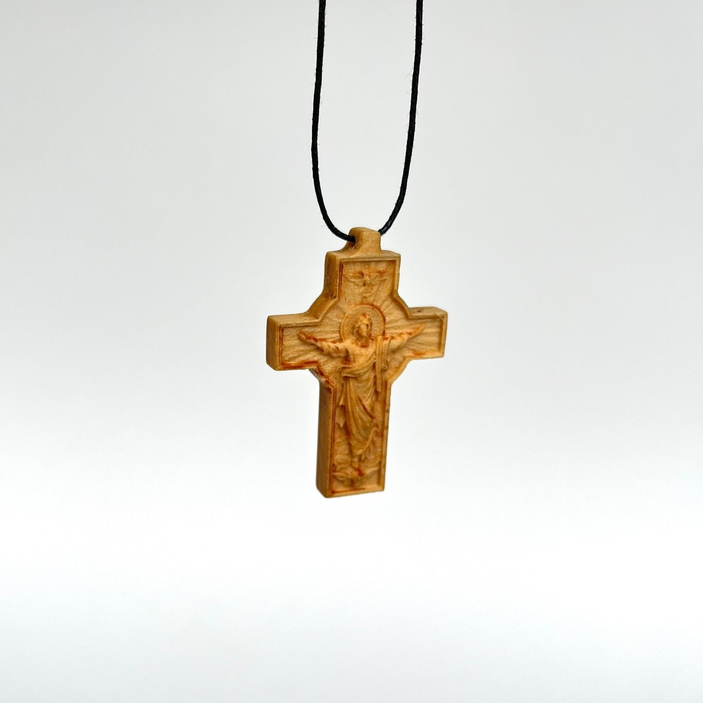 Halskette mit geschnitztem Holzkreuz