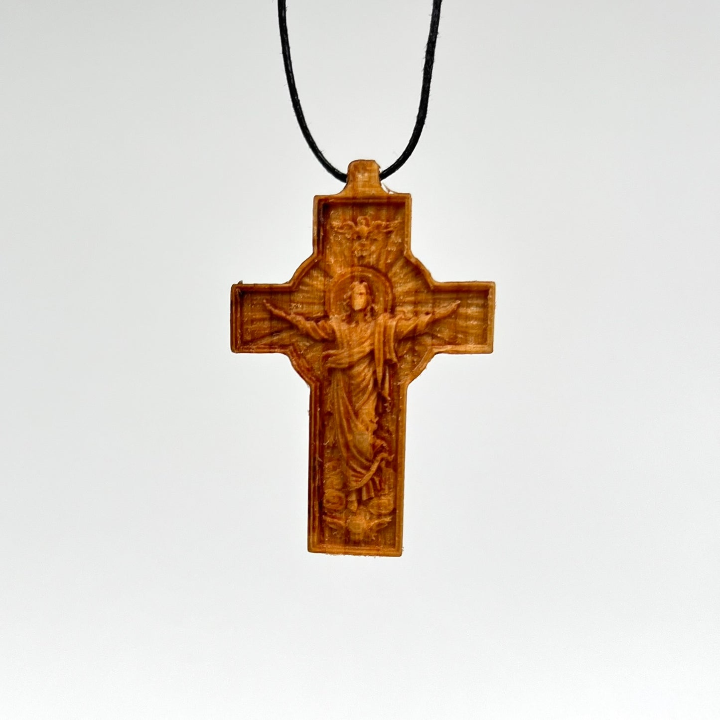 Halskette mit geschnitztem Holzkreuz