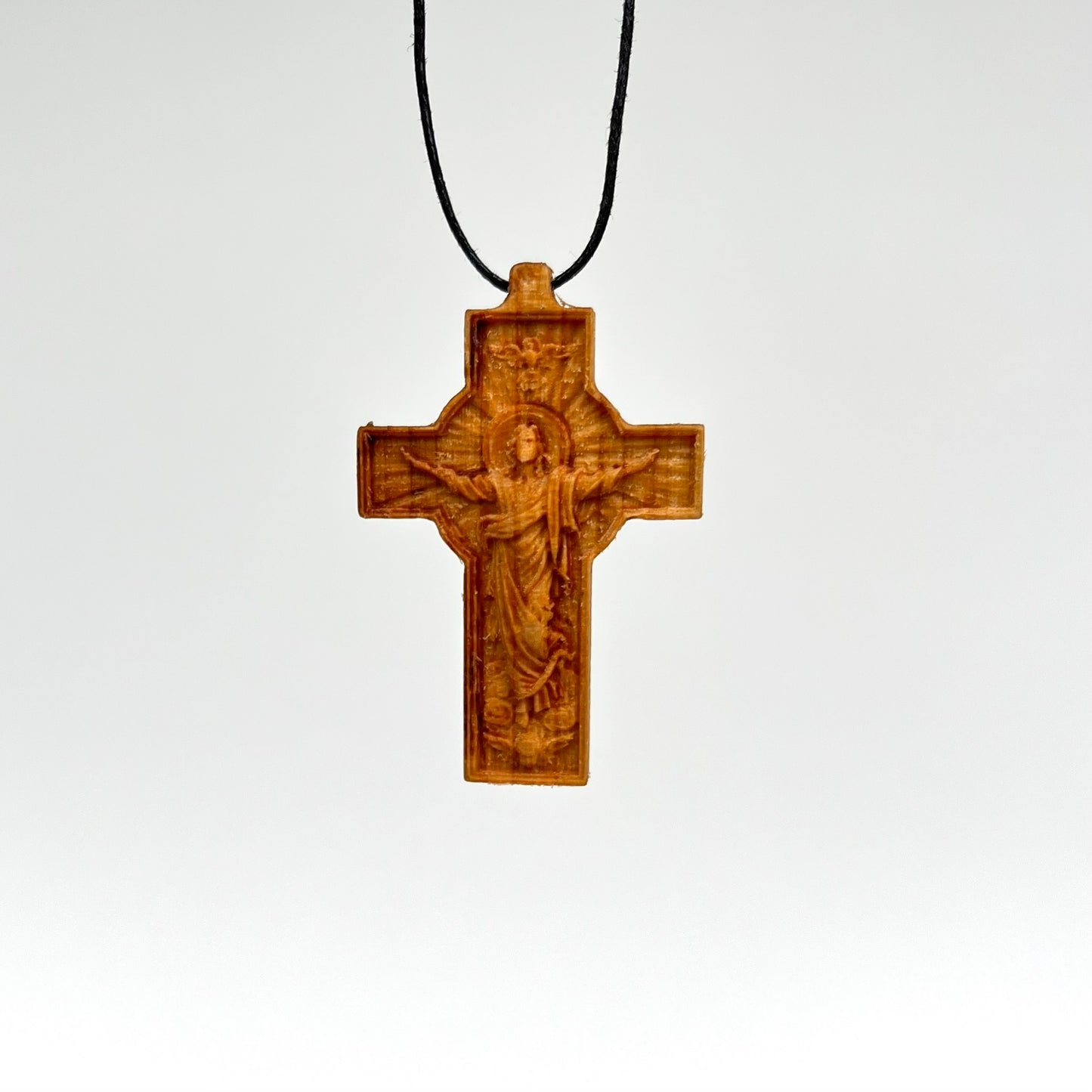 Halskette mit geschnitztem Holzkreuz