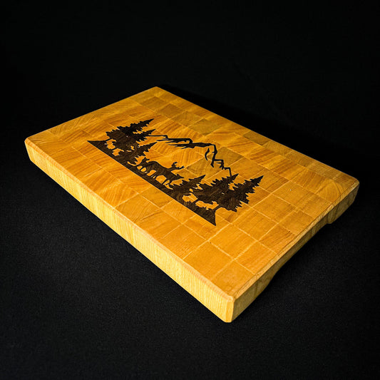 Stirnholz-Küchenbrett mit Bergmotiv
