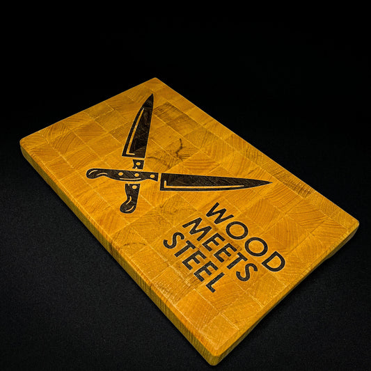 Stirnholz-Küchenbrett mit Messereinsatz