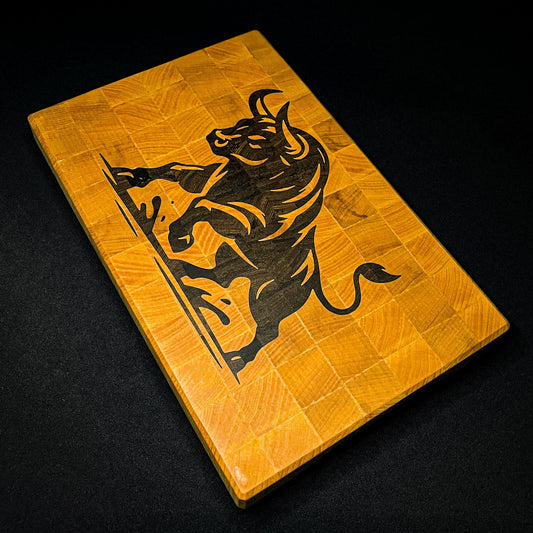 Stirnholz-Küchenbrett mit Bullenintarsien